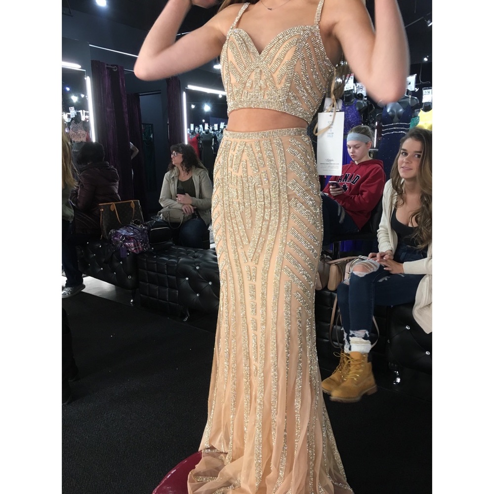 Dress - Picture 3 of 7